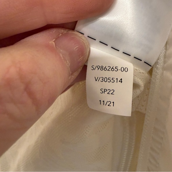 Athleta Sightseer Lace Jacket Magnolia White Medium
Great Cond Performance Wear - Picture 11 of 14